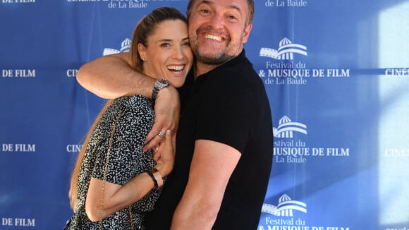 Arnaud Ducret et sa femme Claire Francisci : le couple plus amoureux que jamais au Festival de La Baule !