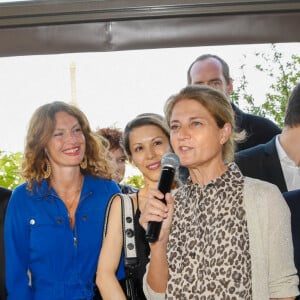 Exclusif - Nathalie Azoulai (prix Evok 2022 pour "La fille parfaite") entourée de Karima Charni, Keren Ann, Aurélie Saada, Tristane Banon, Liane Foly - Remise du prix littéraire Evok 2022 à l'hôtel Brach à Paris le 20 juin 2022