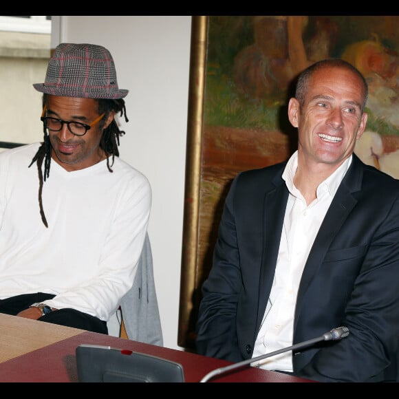 Yannick Noah et Guy Forget lors de leur audition par une commission d'enquête du Sénat sur l'évasion fiscale à Paris le 19 juin 2012