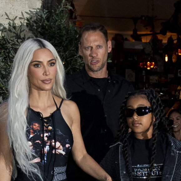 Kim Kardashian et sa fille North West quittent restaurant Ferdi avant de se rendre au Costes à Paris le 5 juillet 2022.