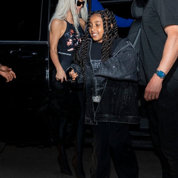 Kim Kardashian et sa fille North West quittent restaurant Ferdi avant de se rendre au Costes à Paris le 5 juillet 2022.