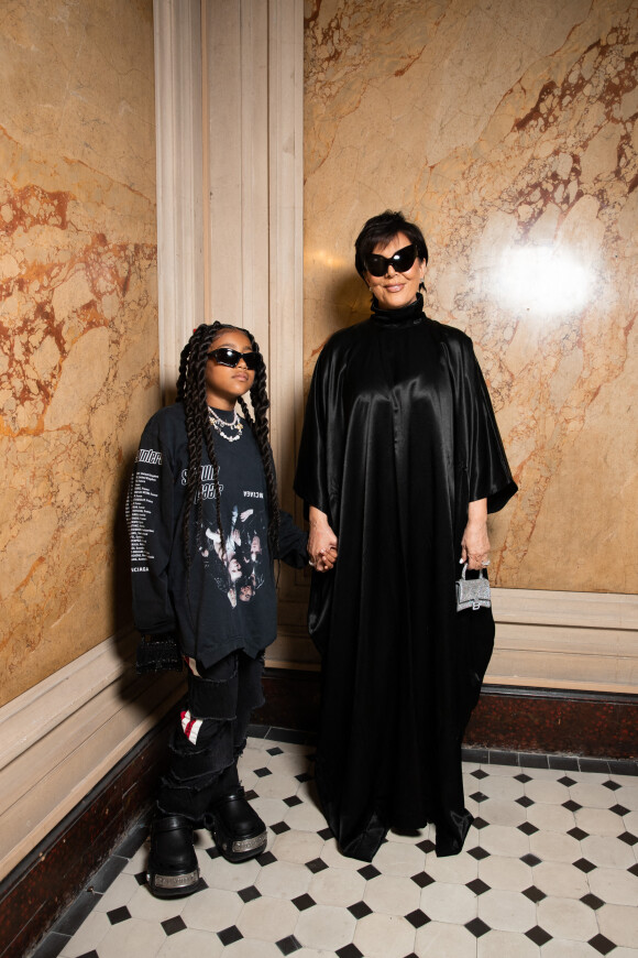 North West et Kris Jenner - Photocall du défilé de mode Haute-Couture automne-hiver 2022-2023 "Balenciaga" à Paris. Le 6 juillet 2022 © Tiziano Da Silva-Pierre Perusseau / Bestimage 