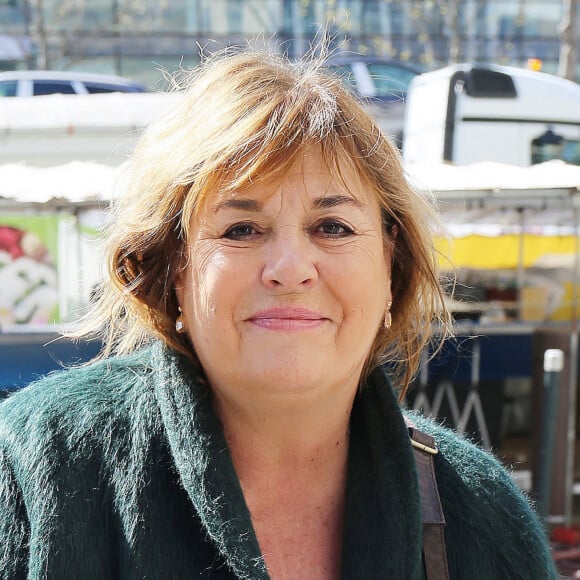 Michèle Bernier quitte les studios de RTL à Neuilly-sur-Seine, le 7 avril 2021.