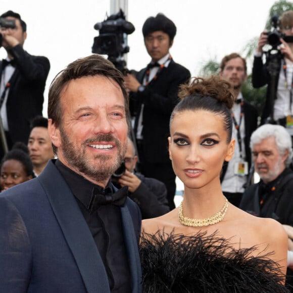 Samuel Le Bihan et sa compagne Stefania Cristian - Montée des marches pour la cérémonie de clôture du 75ème Festival International du Film de Cannes. Le 28 mai 2022 © Olivier Borde / Bestimage 