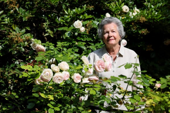 Exclusif - Rendez-vous avec Anne-Aymone Giscard d'Estaing dans le jardin de sa résidence, rue Bénouville dans le 16ème arrondissement de Paris le 22 juin 2022. © Dominique Jacovides/Bestimage