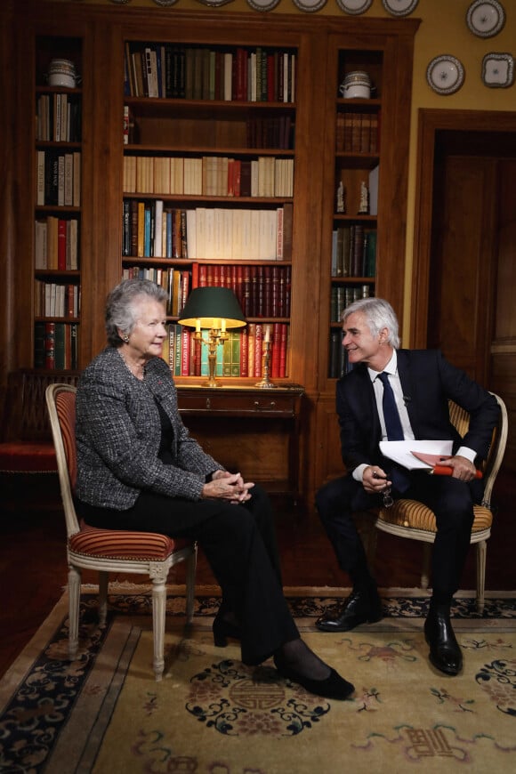 Exclusif - Entretien entre Anne-Aymone Giscard d'Estaing et Cyril Viguier au domicile parisien de l'ancien président de la République, V.G.d'Estaing à Paris, France.© Dominique Jacovides/Bestimage