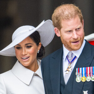 Le prince Harry, duc de Sussex, et Meghan Markle, duchesse de Sussex - Les membres de la famille royale et les invités lors de la messe célébrée à la cathédrale Saint-Paul de Londres, dans le cadre du jubilé de platine (70 ans de règne) de la reine Elisabeth II d'Angleterre. Londres. 