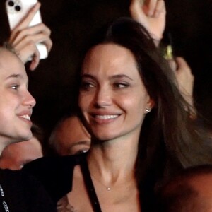 Angelina Jolie et sa fille Shiloh Jolie-Pitt assistent au concert Maneskin pour la première mondiale du "Loud Kids Tour" au "Circo Massimo" à Rome, Italie, le 9 juillet 2022. 