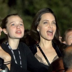 Angelina Jolie et sa fille Shiloh Jolie-Pitt assistent au concert Maneskin pour la première mondiale du "Loud Kids Tour" au "Circo Massimo" à Rome, Italie, le 9 juillet 2022. 