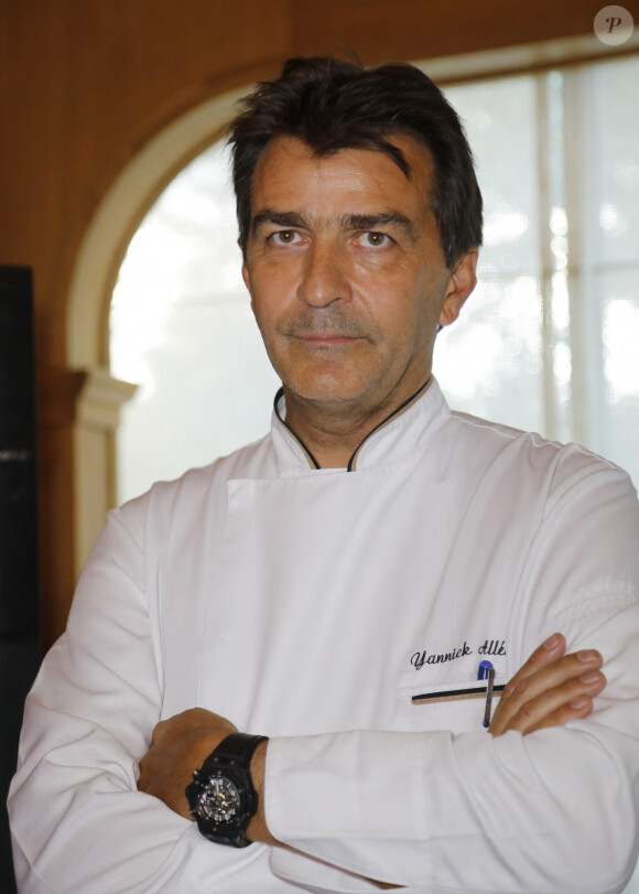 Yannick Alléno - La région île de France et le comité régional du tourisme Paris île de France présentent leur nouvelle édition sur la gastronomie Francilienne, "Etude de marchés, les parcours de la gastronomie en île de France" au Pavillon Ledoyen à Paris le 19 septembre 2017. © Marc Ausset- Lacroix/Bestimage