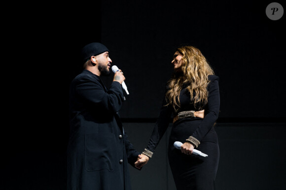 Vitaa et Slimane sur la scène de l'AccorHotels Arena à Paris pour leur tournée " Versus Tour" le 22 octobre 2021. © Tiziano Da Silva / Bestimage 