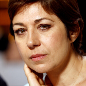 Archives - Portrait de Valérie Benguigui. Avril 2012.