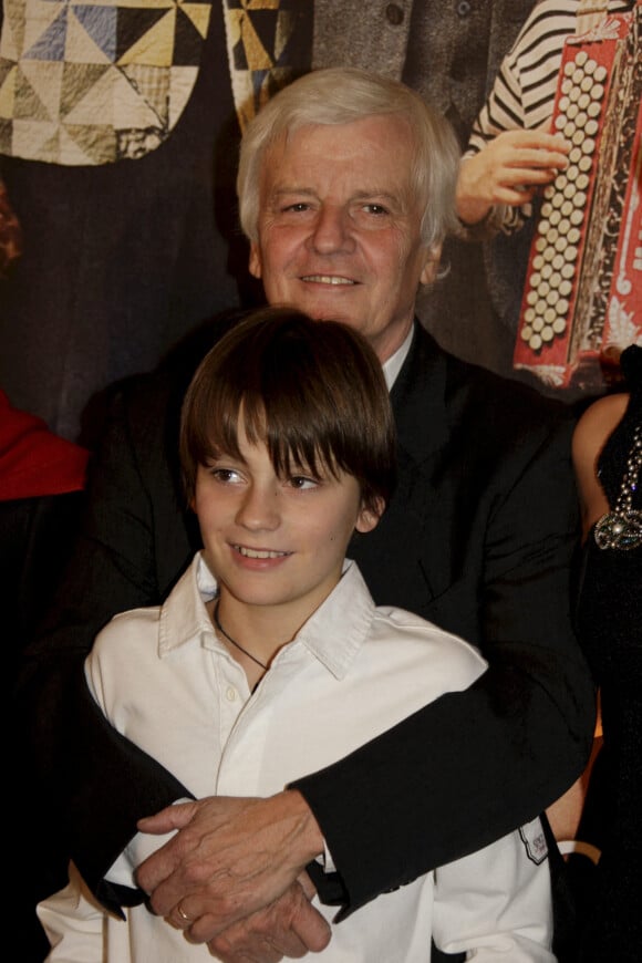 En France, à Paris, Jacques Perrin et son fils Maxence lors de l'Avant-Premiere du Film Faubourg 36 au Paramount Opera le 22 septembre 2008.