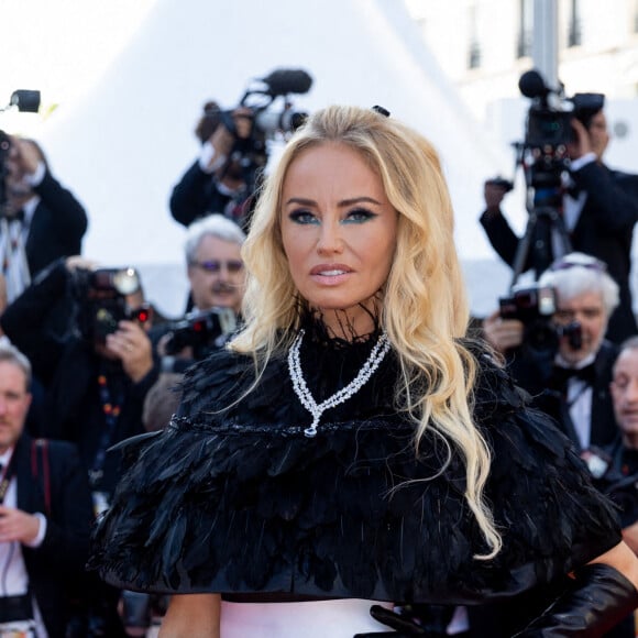 Adriana Karembeu - Montée des marches du film " Armageddon Time " lors du 75ème Festival International du Film de Cannes. Le 19 mai 2022 © Cyril Moreau / Bestimage 