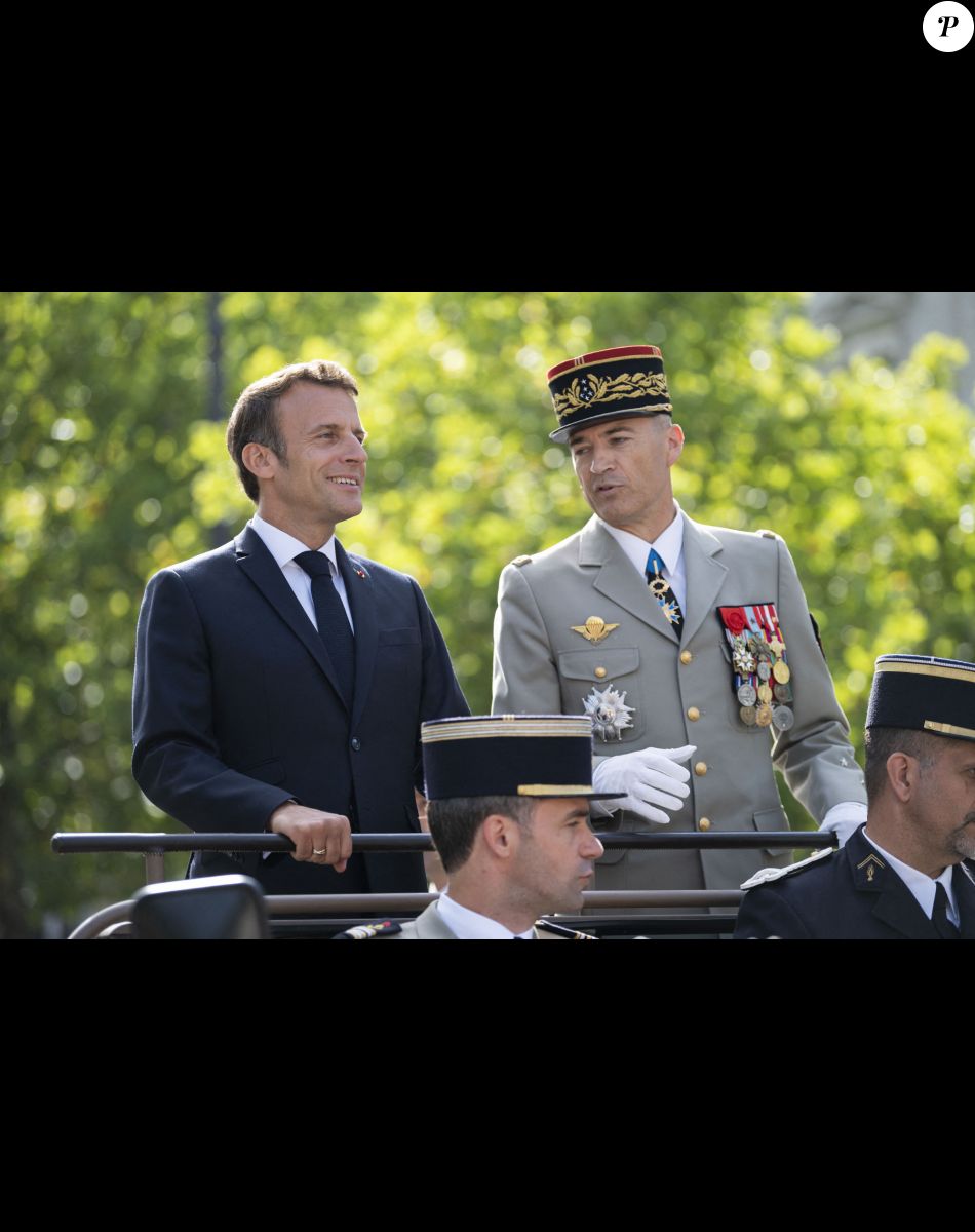 Thierry Burkhard, chef d'état major des armées - Le président Emmanuel Macron lors du défilé militaire du 14 Juillet à Paris. © Eliot Blondet / Pool / Bestimage
