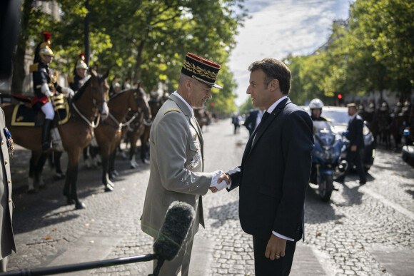 Thierry Burkhard, chef d'état major des armées - Le président Emmanuel Macron lors du défilé militaire du 14 Juillet à Paris. © Eliot Blondet / Pool / Bestimage 