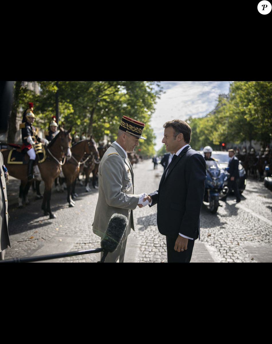 Thierry Burkhard, chef d'état major des armées - Le président Emmanuel Macron lors du défilé militaire du 14 Juillet à Paris. © Eliot Blondet / Pool / Bestimage