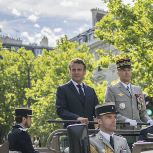 Thierry Burkhard, chef d'état major des armées - Le président Emmanuel Macron lors du défilé militaire du 14 Juillet à Paris. © Eliot Blondet / Pool / Bestimage 
