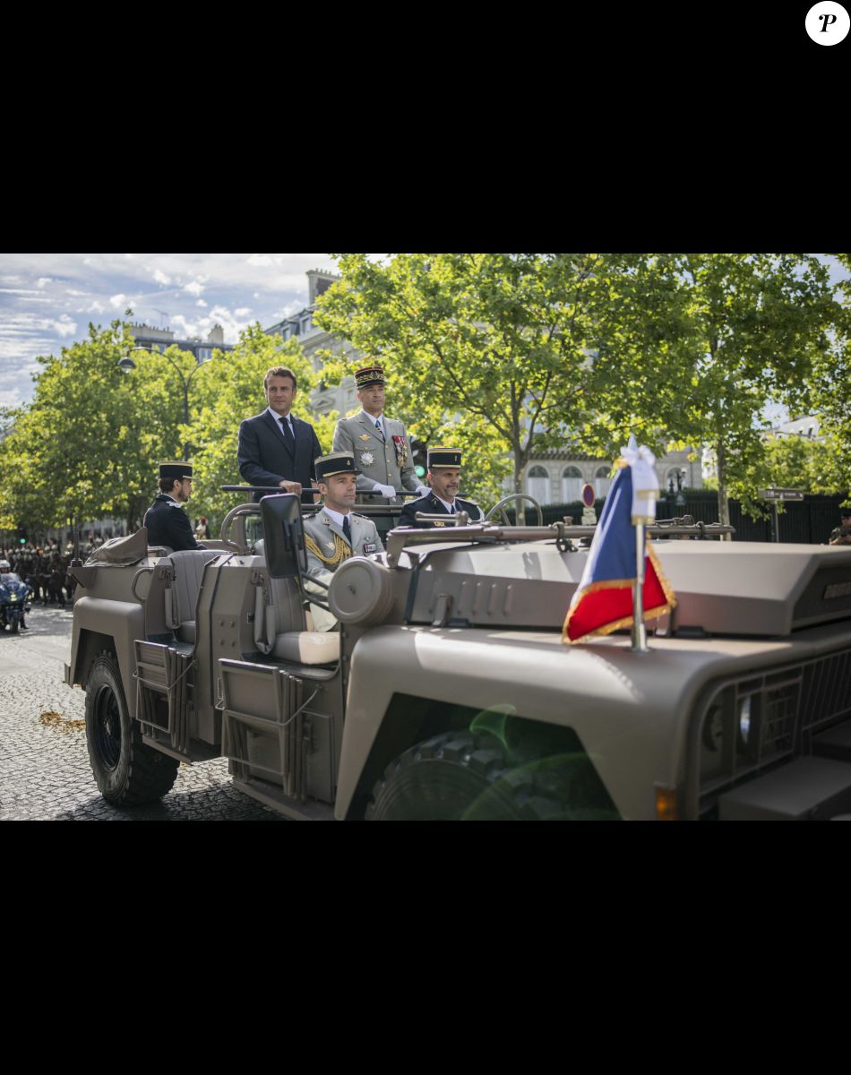 Thierry Burkhard, chef d'état major des armées - Le président Emmanuel Macron lors du défilé militaire du 14 Juillet à Paris. © Eliot Blondet / Pool / Bestimage