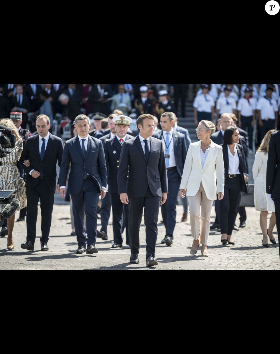 Sébastien Lecornu, ministre des Armées, Gérald Darmanin, ministre de l'Intérieur et des Outre-mer, Elisabeth Borne, Première ministre, - Le président Emmanuel Macron lors du défilé militaire du 14 Juillet à Paris. © Eliot Blondet / Pool / Bestimage