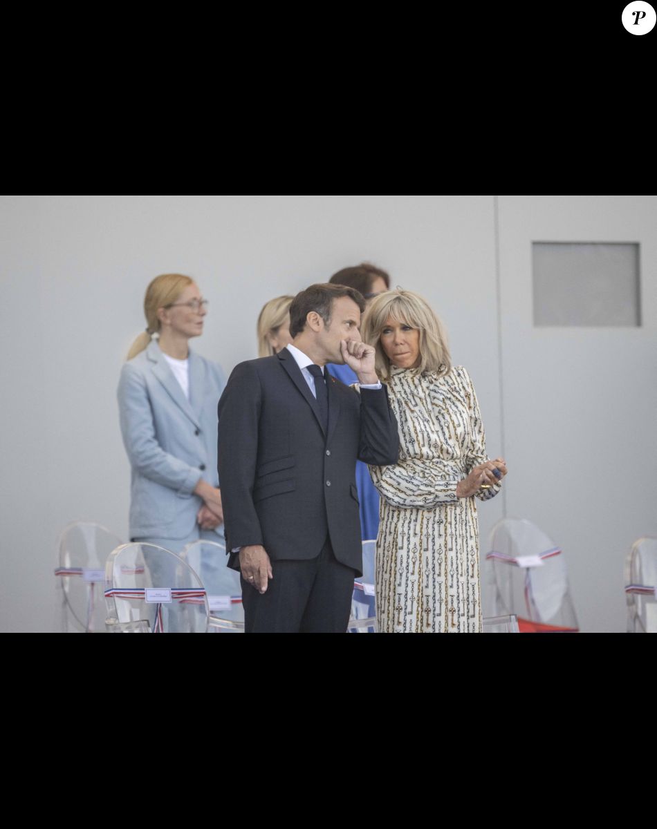 La Première Dame Brigitte Macron - Le président Emmanuel Macron lors du défilé militaire du 14 Juillet à Paris. © Eliot Blondet / Pool / Bestimage