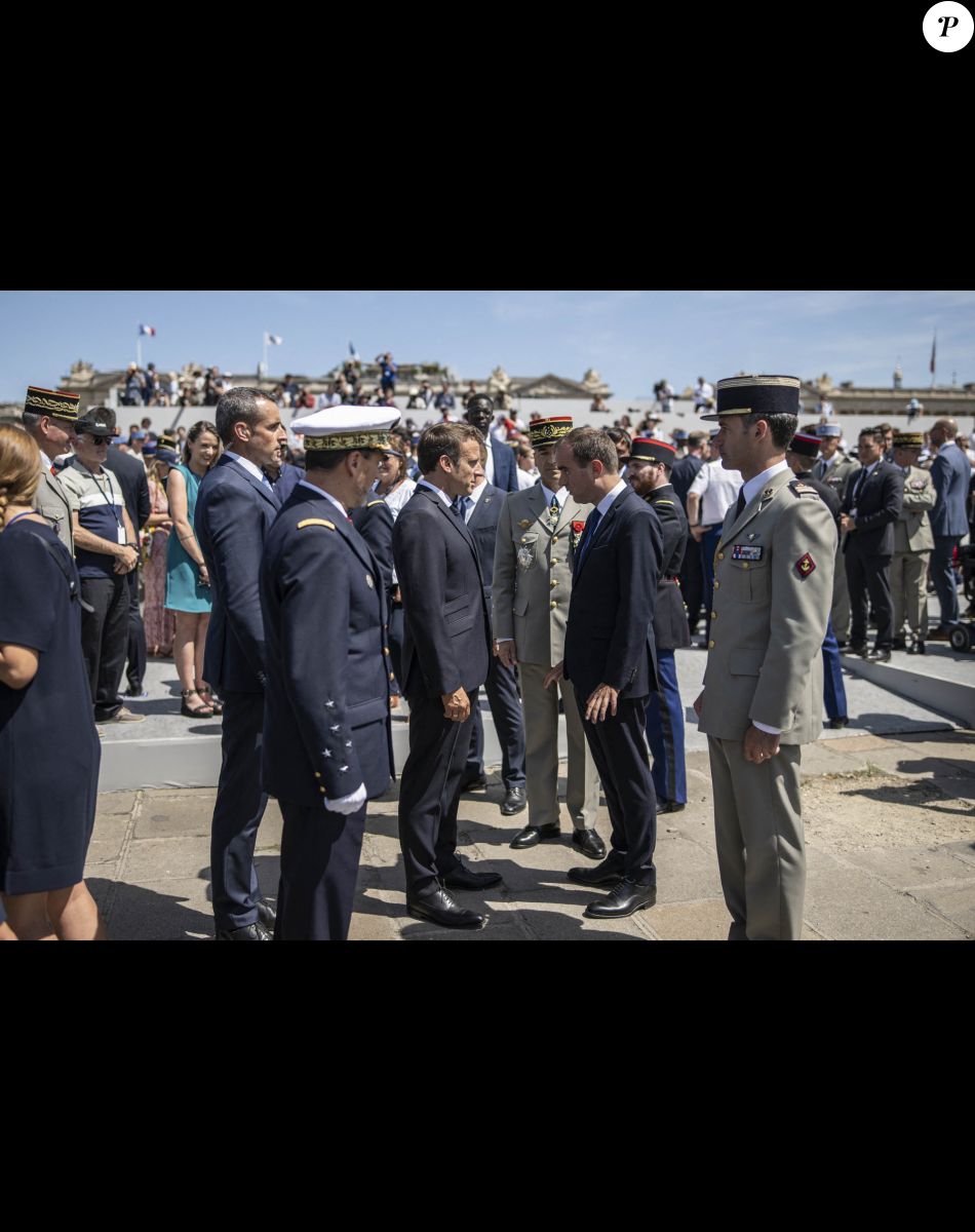 Sébastien Lecornu, ministre des Armées - Le président Emmanuel Macron lors du défilé militaire du 14 Juillet à Paris. © Eliot Blondet / Pool / Bestimage French President Emmanuel Macron with French Army Minister Sebastien Lecornu during the Bastille Day parade Thursday, July 14, 2022 in Paris. Photo by Eliot Blondet/ABACAPRESS.COM