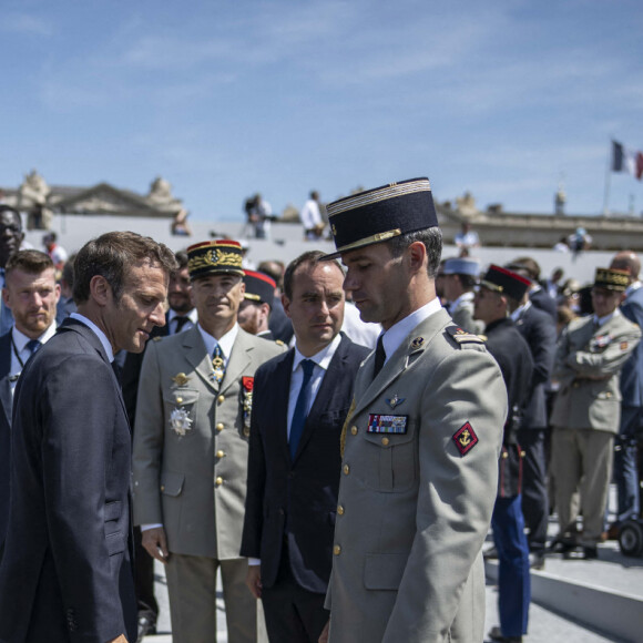 Sébastien Lecornu, ministre des Armées - Le président Emmanuel Macron lors du défilé militaire du 14 Juillet à Paris. © Eliot Blondet / Pool / Bestimage  French President Emmanuel Macron with French Army Minister Sebastien Lecornu during the Bastille Day parade Thursday, July 14, 2022 in Paris. Photo by Eliot Blondet/ABACAPRESS.COM 