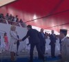 Emmanuel Macron fait un baise-main à Brigitte le 14 juillet 2022