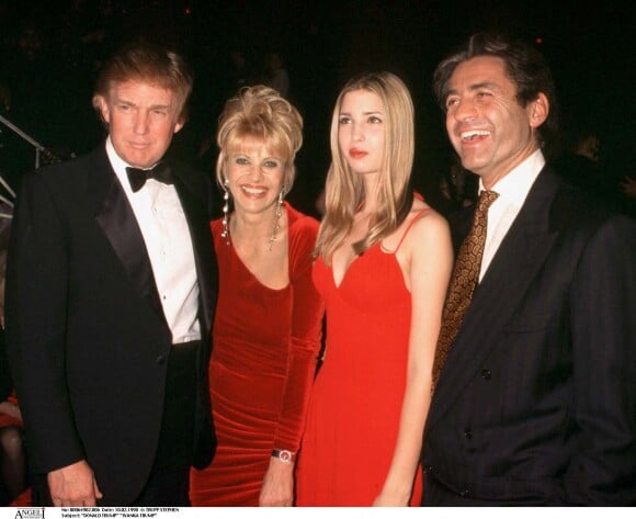 "Donald Trump avec Ivanka son ex-femme, Roffredo Gaetani et Ivana Trump pour l'anniversaire de cette dernière à New York