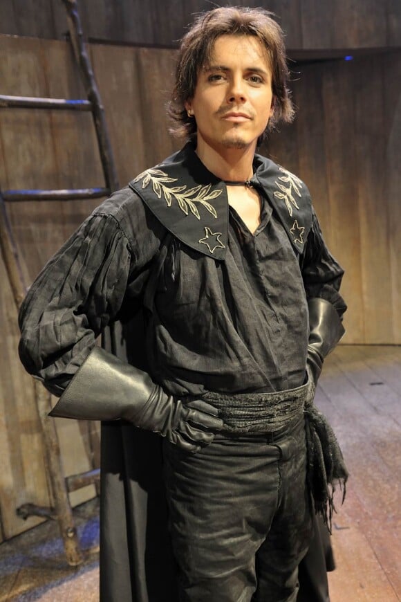 Laurent Bàn et la troupe de Zorro le musical sont sur la scène des Folies Bergère jusqu'au 30 avril 2010