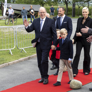 Le prince Haakon de Norvège, le prince Albert II de Monaco, la princesse Charlene, le prince Jacques et la princesse Gabriella - Le prince Albert II de Monaco inaugure l'exposition l'exposition "Sailing the Sea of Science, Scientist and explorer. Prince Albert Ier and the early norwegian exploration of Svalbard " au Fram Museum à Oslo le 22 juin 2022. 