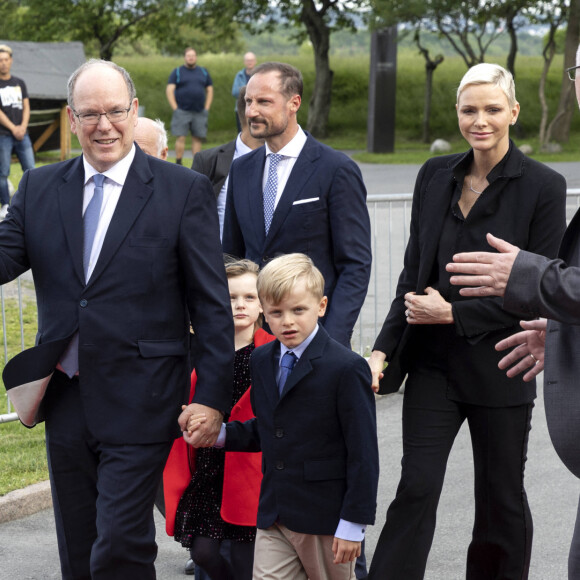 Le prince Haakon de Norvège, le prince Albert II de Monaco, la princesse Charlene, le prince Jacques et la princesse Gabriella - Le prince Albert II de Monaco inaugure l'exposition l'exposition "Sailing the Sea of Science, Scientist and explorer. Prince Albert Ier and the early norwegian exploration of Svalbard " au Fram Museum à Oslo le 22 juin 2022. 