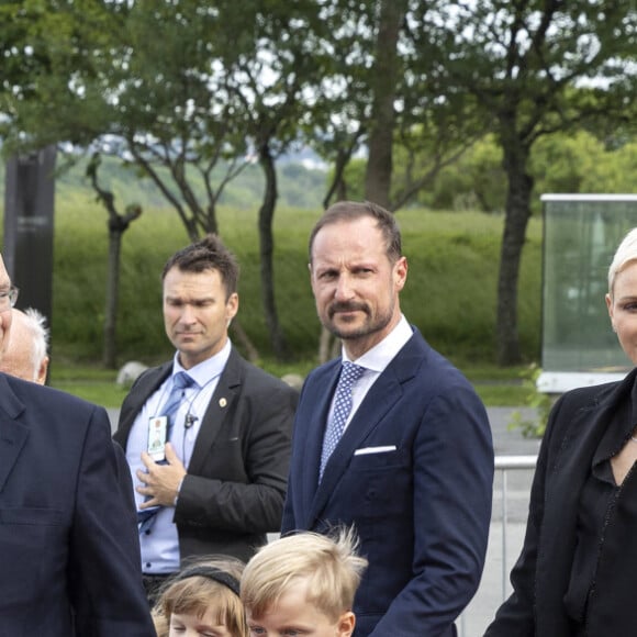 Le prince Haakon de Norvège, le prince Albert II de Monaco, la princesse Charlene, le prince Jacques et la princesse Gabriella - Le prince Albert II de Monaco inaugure l'exposition l'exposition "Sailing the Sea of Science, Scientist and explorer. Prince Albert Ier and the early norwegian exploration of Svalbard " au Fram Museum à Oslo le 22 juin 2022.