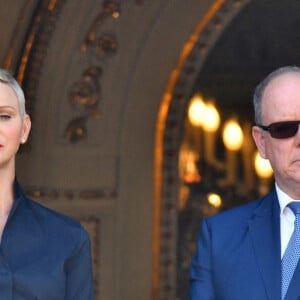 Le prince Albert II de Monaco, sa femme, la princesse Charlene et leur fille, la princesse Gabriella durant la procession de la Fête Dieu sur la place du Palais, le 16 juin 2022. © Bruno Bebert / Bestimage 