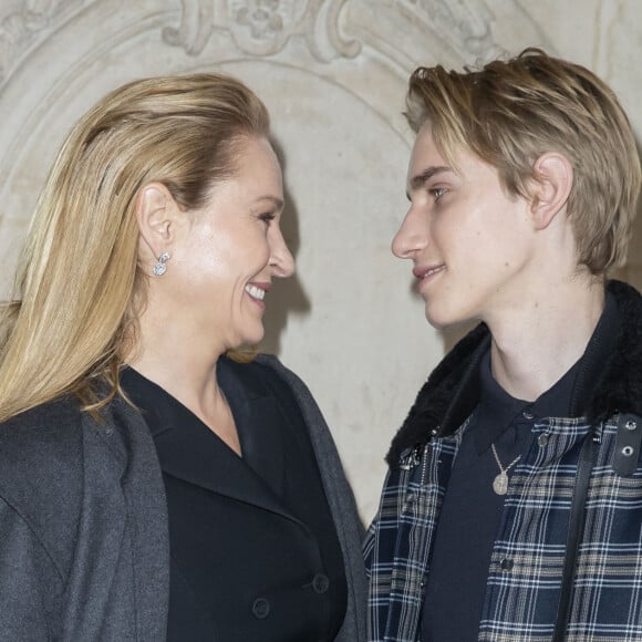 Uma Thurman et son fils Levon Roan Thurman-Hawke - People au défilé de mode Haute-Couture printemps-été 2020 "Dior" à Paris. Le 20 janvier 2020 © Olivier Borde / Bestimage 