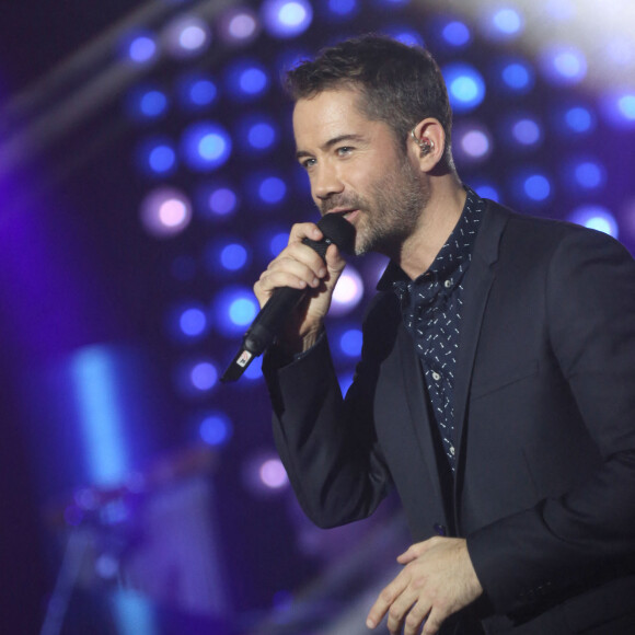 Emmanuel Moire - Scène - Enregistrement de l'émission "Tout le monde chante contre le cancer...10 ans" au Zénith à Paris, qui sera diffusée sur W9 le 16 décembre. Le 1er décembre 2015 © Gorassini-Guizard / Bestimage 