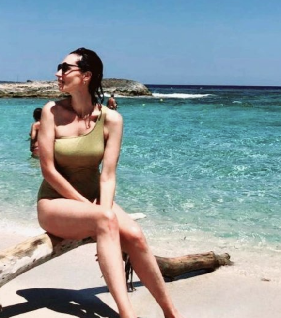 Géraldine Maillet, en vacances à Ibiza, se dévoile en maillot de bain sur Instagram