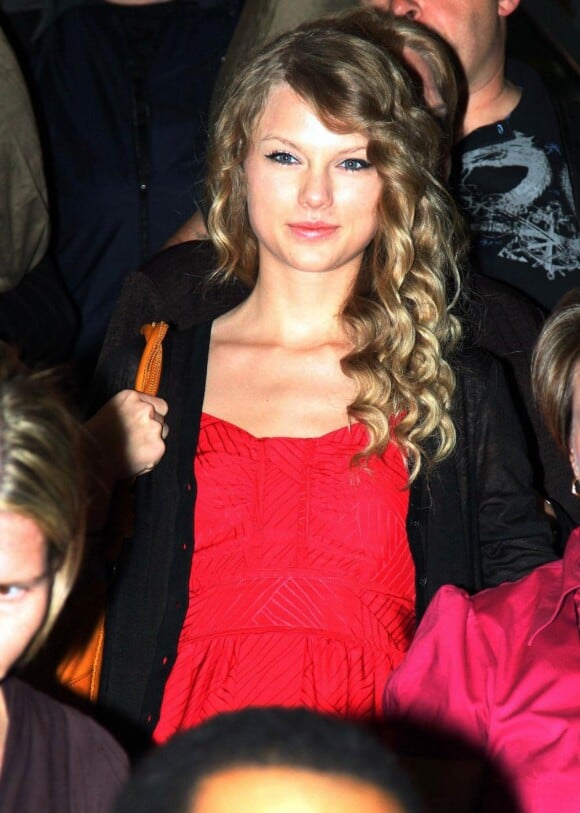 Taylor Swift à l'aéroport de Sydney. 04/02/2010