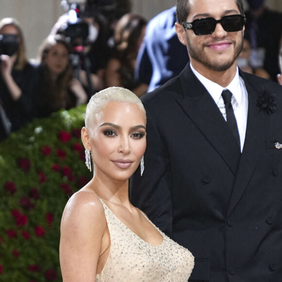 Kim Kardashian (qui porte la célèbre robe de Marilyn Monroe) et Pete Davidson - Les célébrités arrivent à la soirée du "MET Gala" à New York. © Future-Image via Zuma Press/Bestimage 