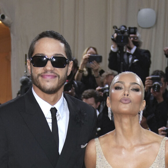 Pete Davidson et Kim Kardashian (qui porte la célèbre robe de Marilyn Monroe) - Les célébrités arrivent à la soirée du "MET Gala 2022" à New York, le 2 mai 2022. © Future-Image via Zuma Press/Bestimage 