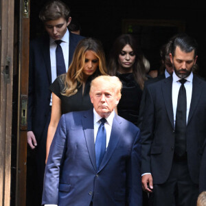 Donald Trump et sa femme Melania, Barron Trump, Kimberly Guilfoyle, Donald Trump Jr, Ivanka Trump, Eric Trump, et leurs enfants - Obsèques de Ivana Trump en l'église St Vincent Ferrer à New York. Le 20 juillet 2022