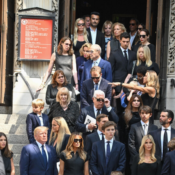 Donald Trump et sa femme Melania, Barron Trump, Kimberly Guilfoyle, Donald Trump Jr, Ivanka Trump, et leurs enfants - Obsèques de Ivana Trump en l'église St Vincent Ferrer à New York. Le 20 juillet 2022