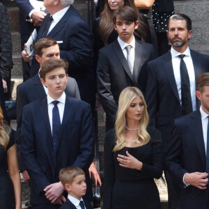 Donald Trump et sa femme Melania, Barron Trump, Vanessa Trump, Donald Trump Jr, Ivanka Trump, Eric Trump, et leurs enfants - Obsèques de Ivana Trump en l'église St Vincent Ferrer à New York. Le 20 juillet 2022 © Bruce Cotler / Zuma Press / Bestimage