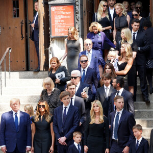 Donald Trump et sa femme Melania, Barron Trump, Jared Kushner, Kimberly Guilfoyle, Donald Trump Jr, Ivanka Trump, Eric Trump, et leurs enfants - Obsèques de Ivana Trump en l'église St Vincent Ferrer à New York. Le 20 juillet 2022 © Sonia Moskowitz Gordon / Zuma Press / Bestimage