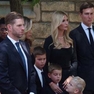 Eric Trump et sa femme Lara, Ivanka Trump et son mari Jared Kushner, et leurs enfants - Obsèques de Ivana Trump en l'église St Vincent Ferrer à New York. Le 20 juillet 2022 © Bruce Cotler / Zuma Press / Bestimage