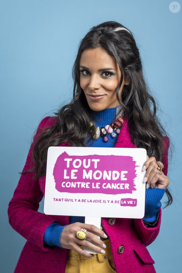 Shy'm - Backstage de l'émission "Tout le monde chante contre le cancer" au Palais des Congrès à Paris, diffusée le 23 décembre sur W9. L'association "Tout le monde contre le cancer" a le plaisir de vous inviter à son Gala de Noël annuel "Les Stars Relèvent Le Défi" le 6 décembre au Palais des Congrès