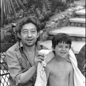 Serge Gainsbourg et sa fille Charlotte à Saint-Tropez