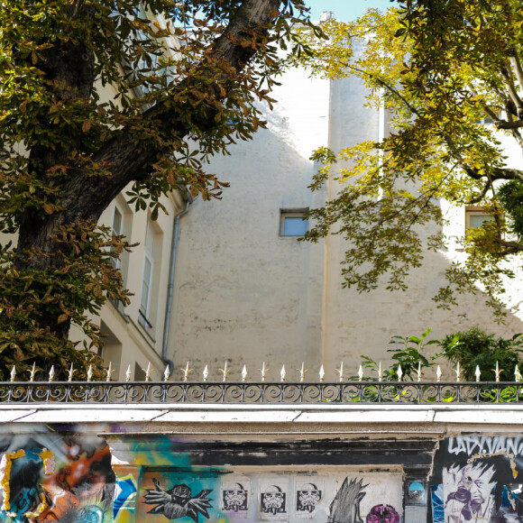 Info - Charlotte Gainsbourg veut ouvrir au public la maison de son père "avant la fin de l'année" - Info - 30e anniversaire du décès de Serge Gainsbourg le 2 mars - Illustration de l'été 2020 à Paris lors de l'épidémie de Coronavirus (COVID-19) - La maison de Serge Gainsbourg dans le quartier Saint-Germain au 5bis Rue de Verneuil à Paris. © Lionel Urman / Panoramic / Bestimage