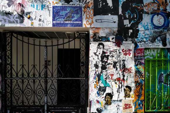 Info - Charlotte Gainsbourg veut ouvrir au public la maison de son père "avant la fin de l'année" - Info - 30e anniversaire du décès de Serge Gainsbourg le 2 mars - Illustration de l'été 2020 à Paris lors de l'épidémie de Coronavirus (COVID-19) - La maison de Serge Gainsbourg dans le quartier Saint-Germain au 5bis Rue de Verneuil à Paris. © Lionel Urman / Panoramic / Bestimage