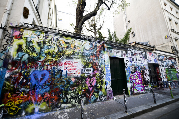 Info - Charlotte Gainsbourg veut ouvrir au public la maison de son père "avant la fin de l'année" - Info - 30e anniversaire du décès de Serge Gainsbourg le 2 mars - Illustration de l'été 2020 à Paris lors de l'épidémie de Coronavirus (COVID-19) - La maison de Serge Gainsbourg dans le quartier Saint-Germain au 5bis Rue de Verneuil à Paris. © Lionel Urman / Panoramic / Bestimage